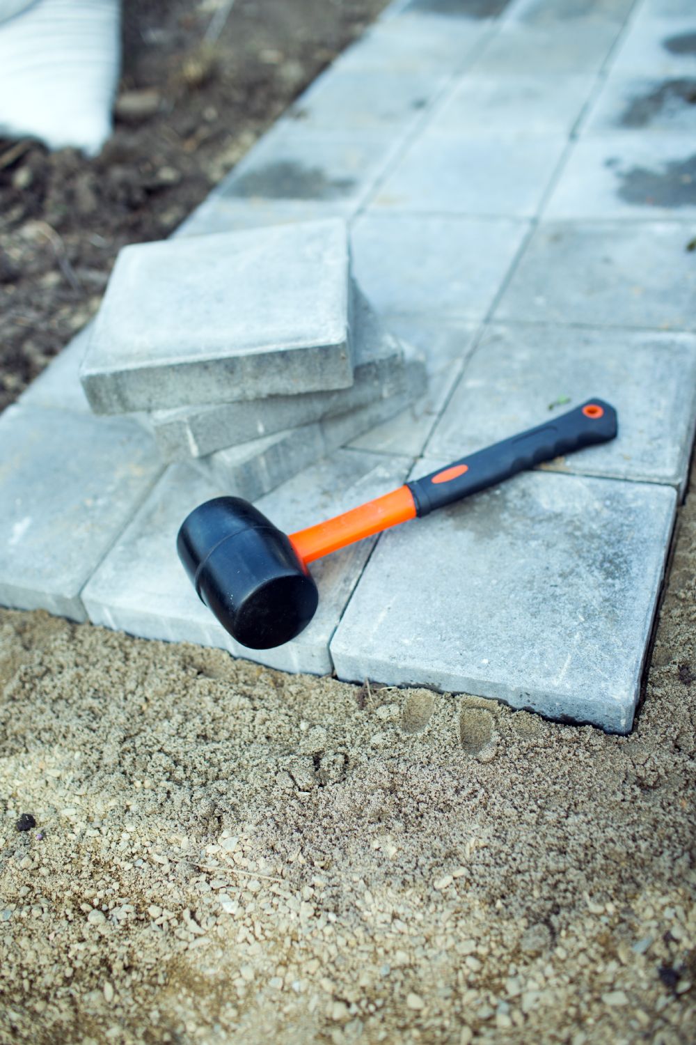 Élément de maçonnerie réalisé dans un espace extérieur